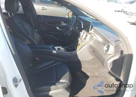 2016 Mercedes-Benz C 300 Sport z USA, uszkodzony, nr VIN 55SWF4JB5GU163818